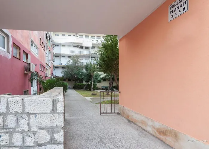 Luciana\'S City Centre Hideout